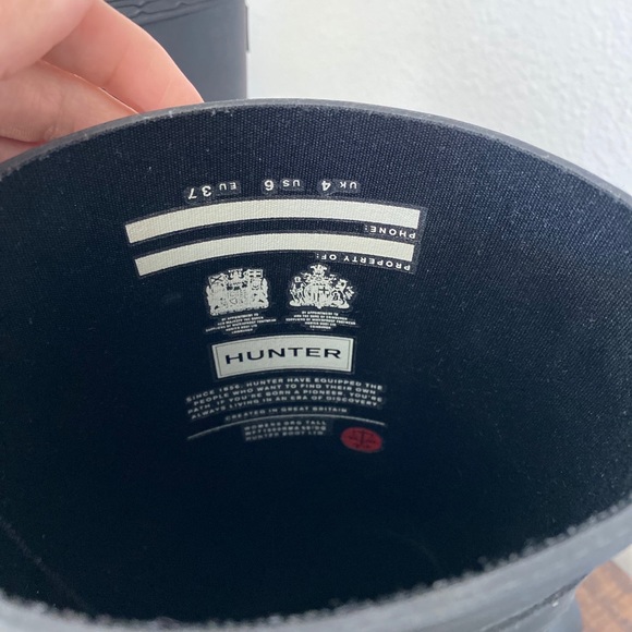 Hunter rain boots size 7 - Picture 2 of 4